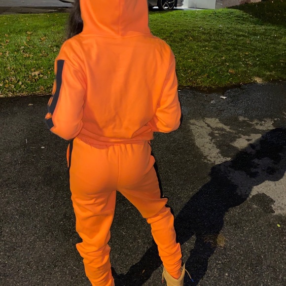 RinaVeli Sweatsuits 🤍 - Picture 3 of 5